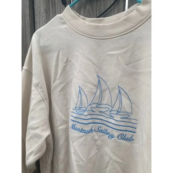 Wild Fable Montauk Sailing Club Sweatshirt Cream Blue Sailboat Graphic Medium - Picture 3 of 4
